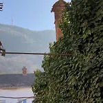 Charming Old Town Flat With Mountain View Brašov