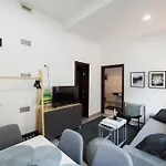 Charming Old Town Flat With Mountain View Brašov