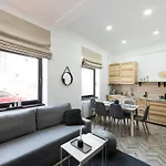 Charming Old Town Flat With Mountain View Brašov