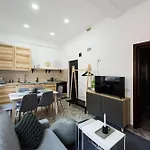 Charming Old Town Flat With Mountain View