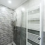Charming Old Town Flat With Mountain View Brašov
