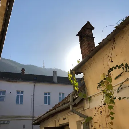 Apartman Charming Old Town Flat With Mountain View Brassó
