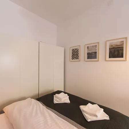 Charming Old Town Flat With Mountain View בראשוב