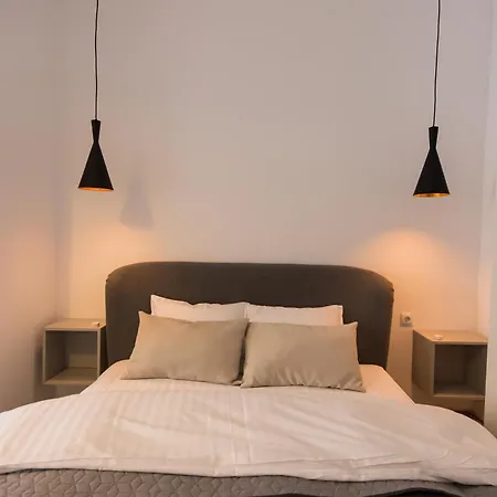 Charming Old Town Flat With Mountain View