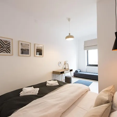 Charming Old Town Flat With Mountain View