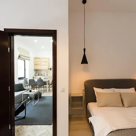 Charming Old Town Flat With Mountain View