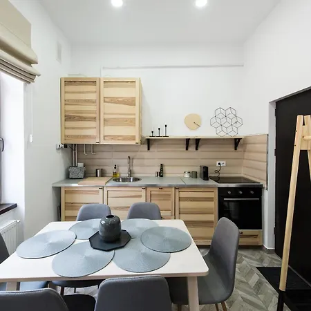 Charming Old Town Flat With Mountain View