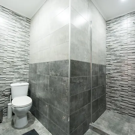 Charming Old Town Flat With Mountain View Brassó
