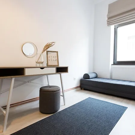 Charming Old Town Flat With Mountain View