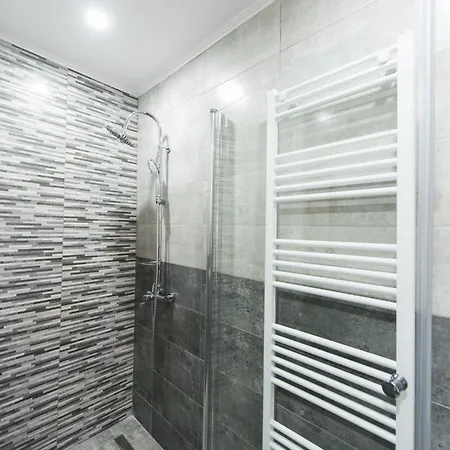 Charming Old Town Flat With Mountain View Brassó