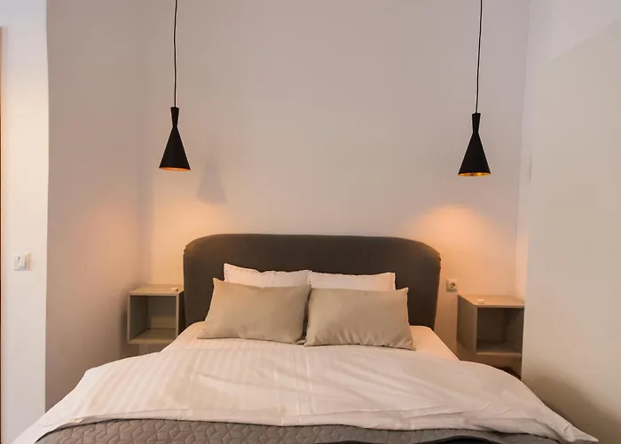 Charming Old Town Flat With Mountain View