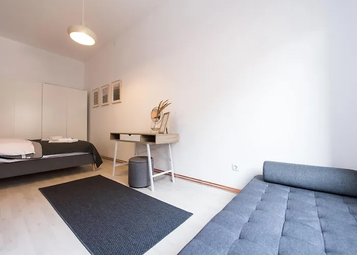 Charming Old Town Flat With Mountain View בראשוב