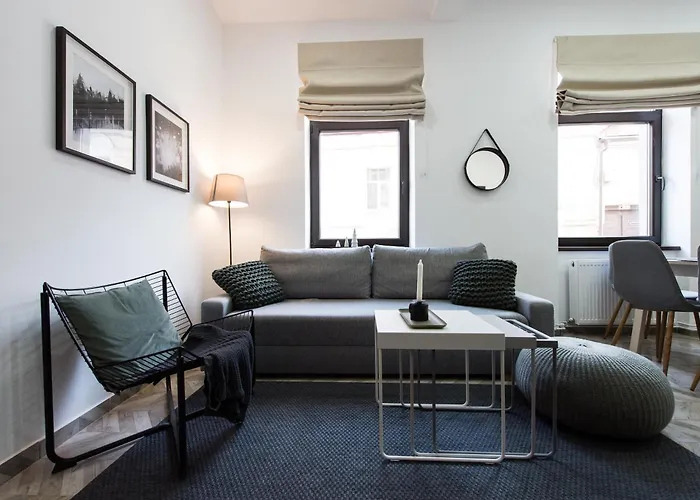 Apartment Charming Old Town Flat With Mountain View *