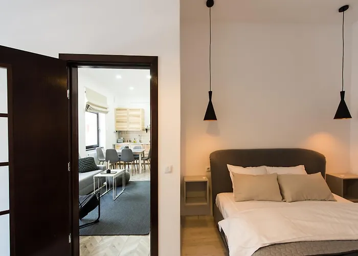 Charming Old Town Flat With Mountain View