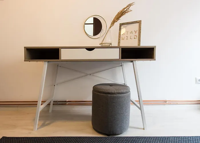 Apartment Charming Old Town Flat With Mountain View *