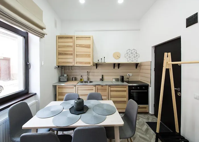 Charming Old Town Flat With Mountain View