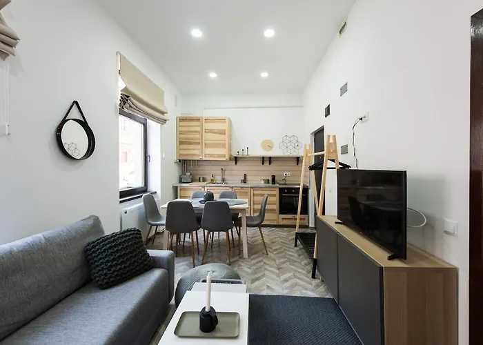 Apartment Charming Old Town Flat With Mountain View