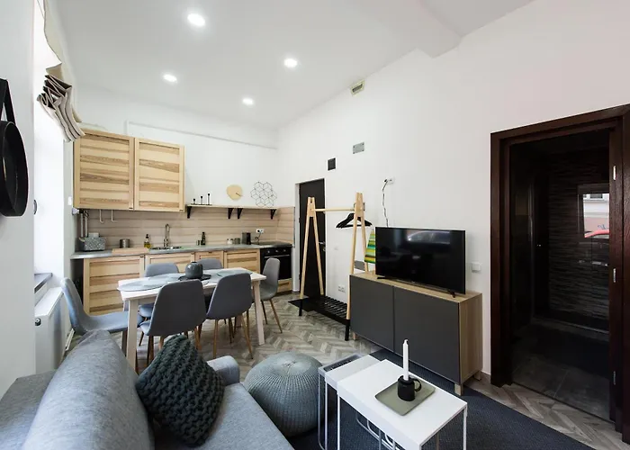 Charming Old Town Flat With Mountain View