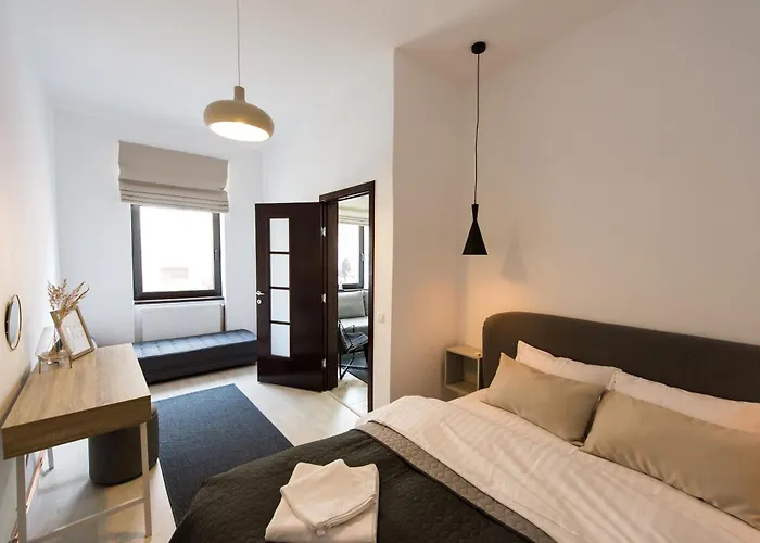 דירה Charming Old Town Flat With Mountain View בראשוב