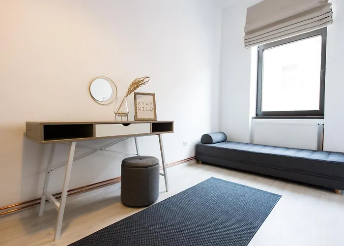 Charming Old Town Flat With Mountain View