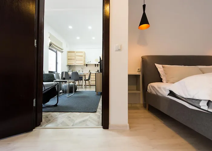 Charming Old Town Flat With Mountain View בראשוב