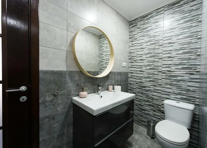 Charming Old Town Flat With Mountain View *